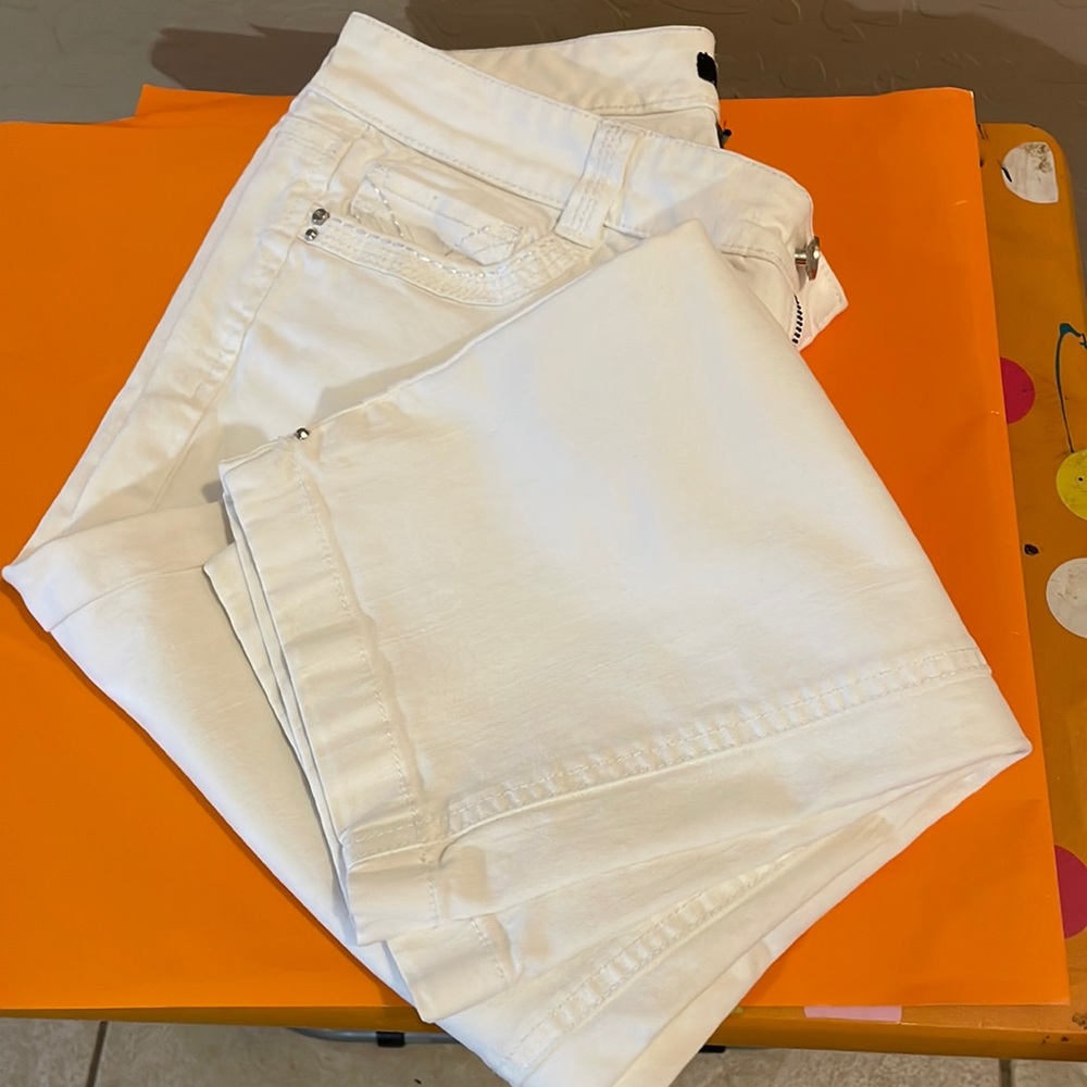White House Black Market White Cropped Ankle Jeans